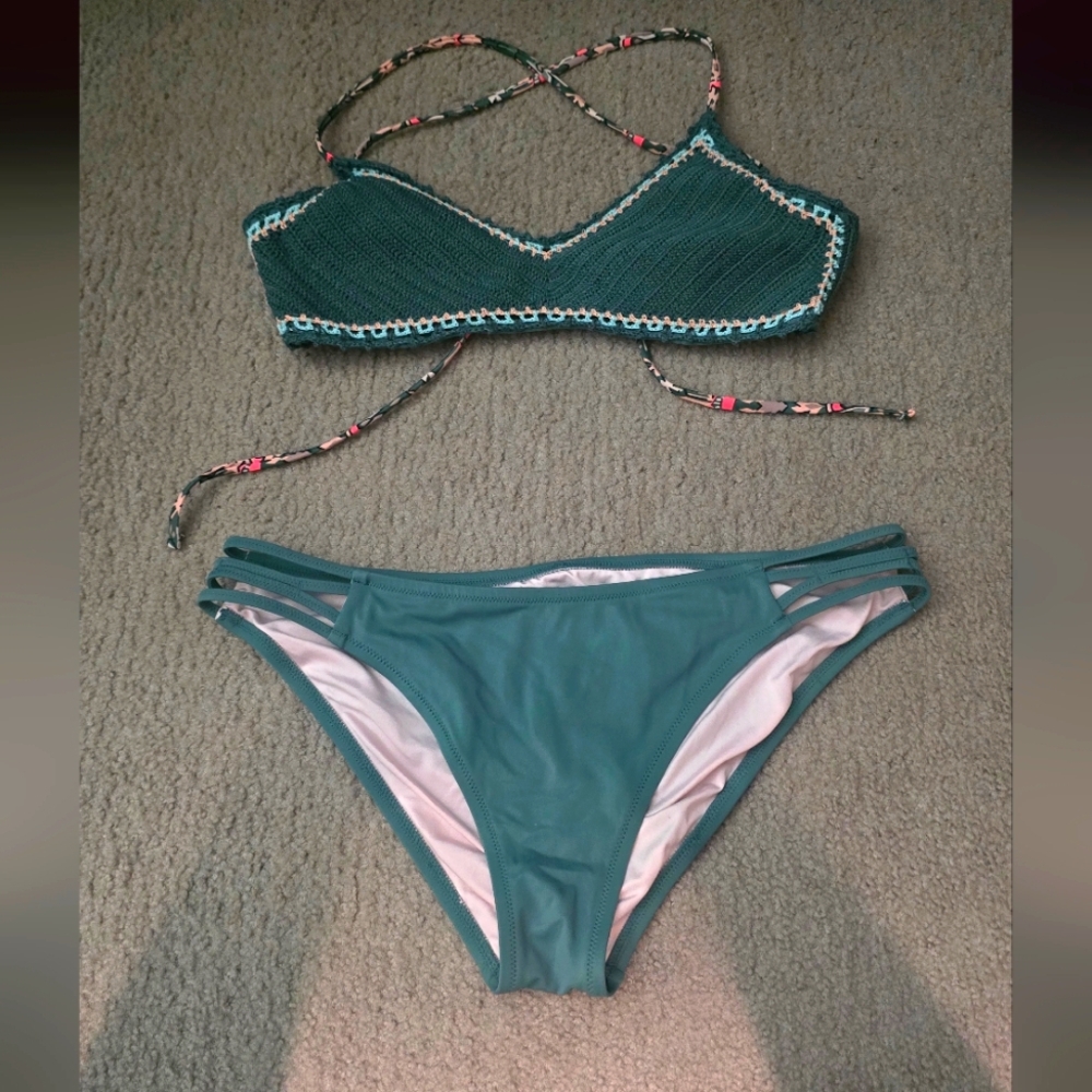 Womens Swim Top And Bottom. Size Large.